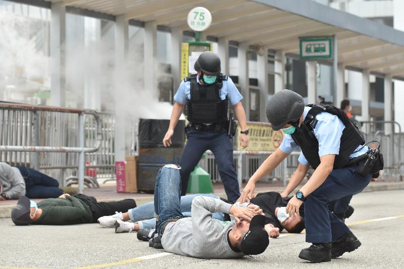 The inter-departmental counter-terrorism exercise "CATCHMOUNT" organised by the Inter-departmental Counter Terrorism Unit was held today (March 20) at Lok Ma Chau Spur Line Control Point. Picture shows the injured under first aid treatment.