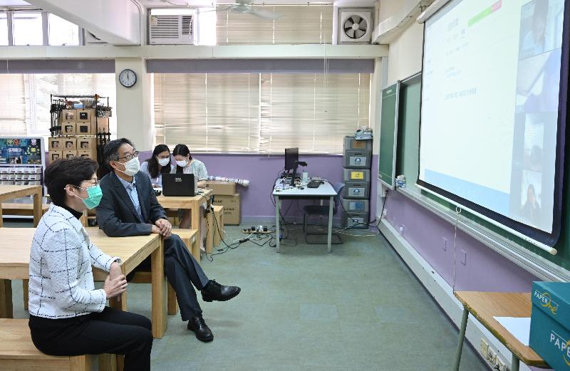 The Chief Executive, Mrs Carrie Lam, visited Yan Chai Hospital Wong Wha San Secondary School in Tseung Kwan O today (March 23) to know about e-learning arranged by teachers for students during class suspension. She also thanked the teaching staff for supporting students to continue learning at home. Photo shows Mrs Lam (first left) viewing teachers conducting a real time class for secondary six students through an online video conference software.
