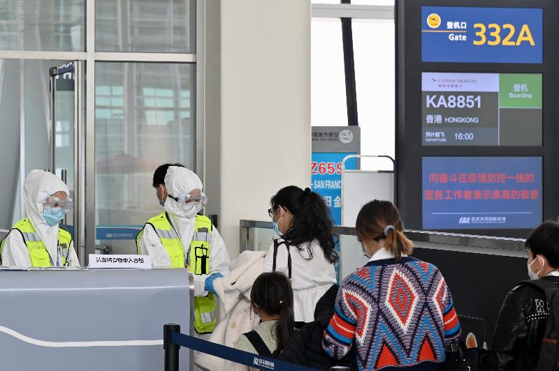 Hong Kong residents stranded in Hubei Province boarding the chartered flight arranged by the Hong Kong Special Administrative Region Government at the Wuhan Tianhe International Airport today (March 25).