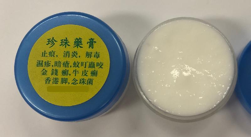 The Department of Health today (March 27) appealed to the public not to buy or use a topical product (no English name on the package, see photo) as it was found to contain two undeclared controlled drug ingredients.
