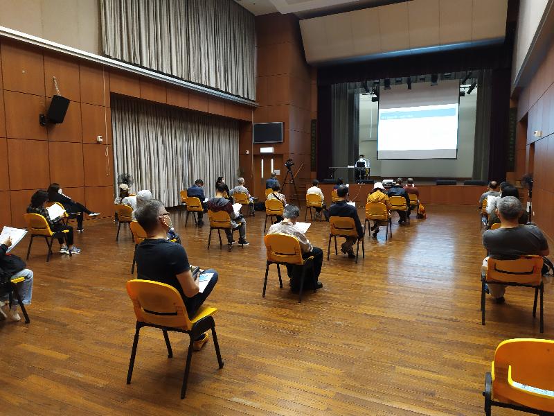 The Home Affairs Department and the Property Management Services Authority conducted several briefing sessions earlier to introduce the "Anti-epidemic Support Scheme for Property Management Sector" to the property management sector and owners’ organisations.