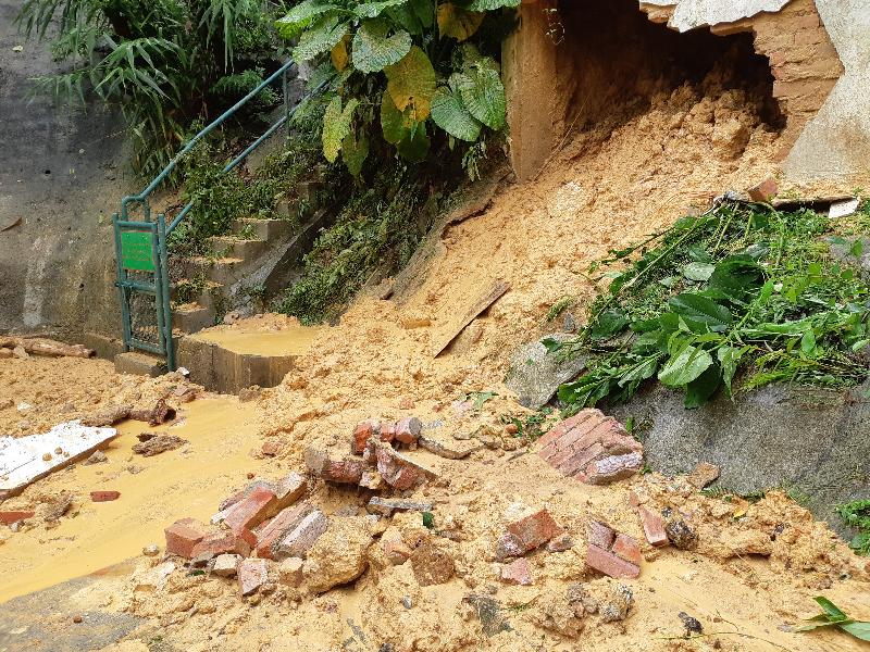 A landslide occurred at Pok Fu Lam Road on August 26, 2019, while the Landslip Warning and the Red Rainstorm Warning were in force. The landslide had a failure volume of about 10 cubic metres and resulted in damage to the brick wall of a building.