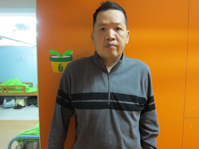 Leung Wai-man, aged 55, is about 1.81 metres tall, 80 kilograms in weight and of medium build. He has a long face with yellow complexion and short black hair. He was last seen wearing a black long-sleeved shirt, grey trousers, black slippers and carrying a black briefcase.