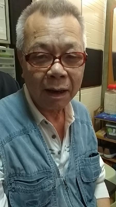 Cheng Chi-wai, aged 71, is about 1.7 metres tall, 68 kilograms in weight and of medium build. He has a round face with yellow complexion and short white hair. He was last seen wearing a grey sweater, a grey down vest, grey trousers, dark-coloured sports shoes and carrying a blue rucksack.