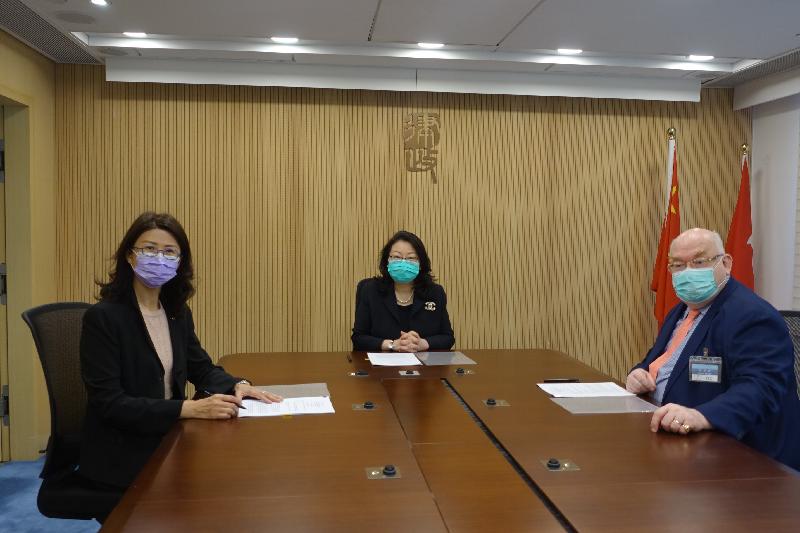 The Secretary for Justice, Ms Teresa Cheng, SC (centre), signed a Memorandum of Understanding today (April 27) with the President of the Law Society of Hong Kong, Ms Melissa Pang (left), and the Chairman of the Hong Kong Bar Association, Mr Philip Dykes, SC (right), on the co-operation under the LawTech Fund. Ms Cheng expressed her appreciation to the Law Society of Hong Kong and the Hong Kong Bar Association for their practical assistance and close partnership in processing the applications and disbursement of subsidies to benefit eligible law firms and barristers' chambers as soon as practicable.