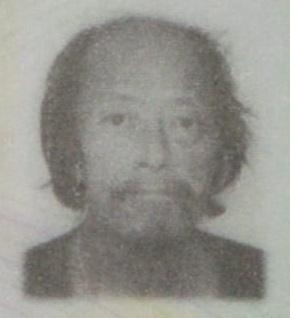 Kwong Wai-keung, aged 61, is about 1.7 metres tall, 50 kilograms in weight and of thin build. He has a pointed face with yellow complexion and short black hair. He was last seen wearing a dark blue jacket, grey trousers and white slippers, with bead chains on his neck and hands and holding a black shopping cart.
