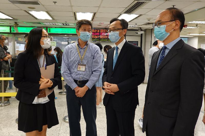 The Secretary for the Civil Service, Mr Patrick Nip, today (May 4) visited the Inland Revenue Department (IRD) to inspect the department's resumption of public services. Photo shows Mr Nip (second right) being briefed by colleagues of the IRD on the infection control and crowd management measures implemented by the department. Also present is the Commissioner of Inland Revenue, Mr Wong Kuen-fai (first right).