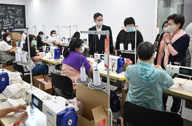 The Chief Executive, Mrs Carrie Lam (back row, first right), this morning (May 6) inspected one of the production sites of CuMask+™ in Tsuen Wan and expressed her gratitude to the staff and workers for their active participation in the production of the high-quality reusable masks in recent months for all Hong Kong residents to fight against the epidemic. Looking on are the Secretary for Innovation and Technology, Mr Alfred Sit (back row, fourth right), and the Permanent Secretary for Innovation and Technology, Ms Annie Choi (back row, second right).