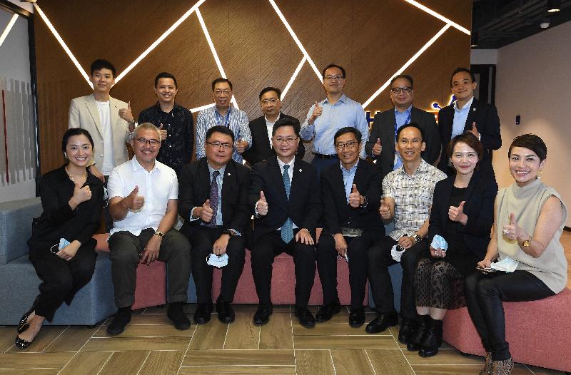 The Secretary for Innovation and Technology, Mr Alfred Sit (front row, fourth left), joins a group photo with the Chairman of the Board of Directors of the Hong Kong Science and Technology Parks Corporation (HKSTPC), Dr Sunny Chai (front row, third left); the Chief Executive Officer of the HKSTPC, Mr Albert Wong (front row, fourth right); and representatives of start-ups today (May 7).
