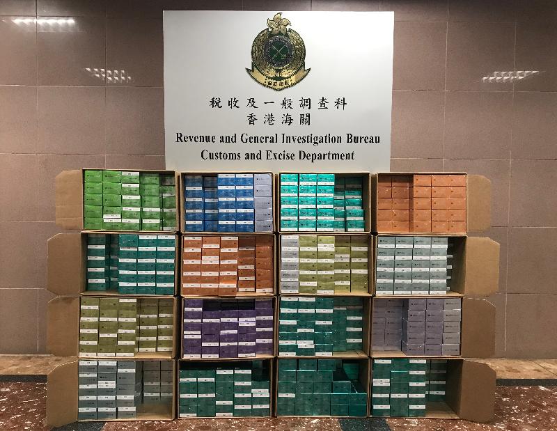 Hong Kong Customs today (May 13) detected two suspected illicit cigarette cases and seized a total of about 170 000 suspected illicit cigarettes and about 130 000 suspected illicit heat-not-burn (HNB) products with an estimated market value of about $830,000 and a duty potential of about $570,000 in Kwun Tong, Tseung Kwan O, Causeway Bay and Tuen Mun. Photo shows some of the suspected illicit HNB products seized in Causeway Bay and Tuen Mun.