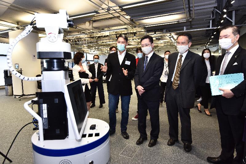 The Secretary for Innovation and Technology, Mr Alfred Sit (front row, second left), and the Secretary for Financial Services and the Treasury, Mr Christopher Hui (front row, second right), meet with a representative of Cyberport incubatee Roborn Technology Limited today (May 14) to better understand the operation and technologies of its robot on body temperature measurement. Also present is the Chairman of the Board of Directors of the Hong Kong Cyberport Management Company Limited, Dr George Lam (front row, first right).