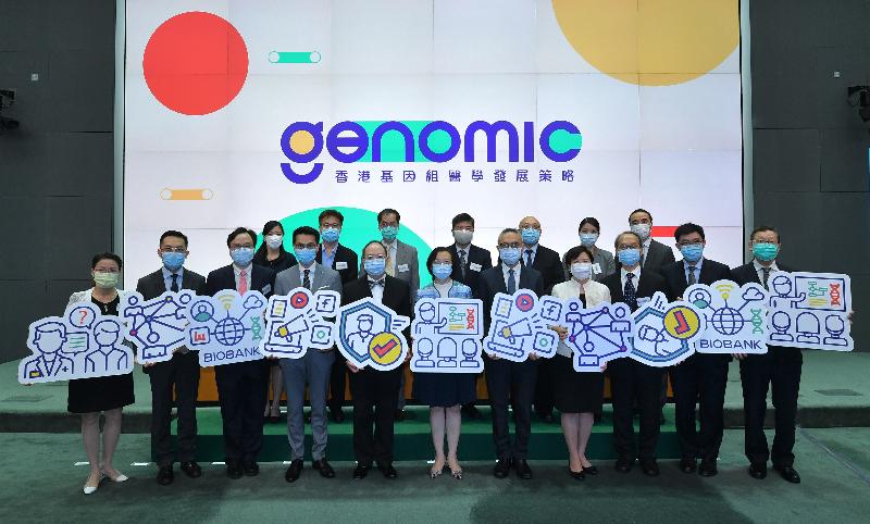 The Food and Health Bureau (FHB) today (May 14) announced the Strategic Development of Genomic Medicine in Hong Kong. The Secretary for Food and Health, Professor Sophia Chan (front row, centre); the Under Secretary for Food and Health, Dr Chui Tak-yi (front row, fifth right); and the Chairman of the Steering Committee on Genomic Medicine, Professor Raymond Liang (front row, fifth left), are pictured with members of the Steering Committee on Genomic Medicine, officials from FHB and the Department of Health, and a representative from the Hospital Authority.
