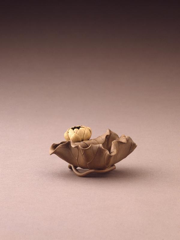The "Tea Ware from Yixing: Gems of Zisha in The K.S. Lo Collection of the Flagstaff House Museum of Tea Ware" exhibition will be on display from tomorrow (May 22) at the Flagstaff House Museum of Tea Ware. Photo shows a lotus-shaped washer.