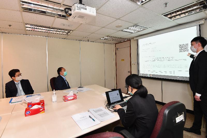The Secretary for Financial Services and the Treasury, Mr Christopher Hui, visited the Inland Revenue Department today (May 21). Photo shows Mr Hui (second left) being briefed on the e-filing of employer’s returns.