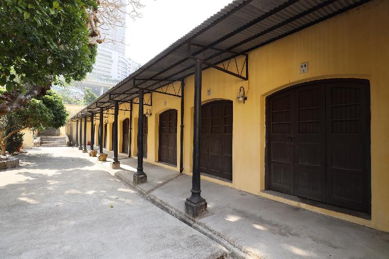 The Government today (May 22) announced that the Antiquities Authority (i.e. the Secretary for Development) has declared the masonry bridge of Pok Fu Lam Reservoir, the Tung Wah Coffin Home, and Tin Hau Temple and the adjoining buildings as monuments under the Antiquities and Monuments Ordinance. Photo shows the verandah, supported by iron columns and brackets, in front of the “Sau” (Longevity) coffin room in the Tung Wah Coffin Home.