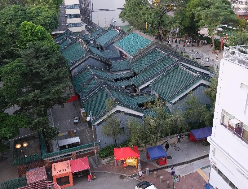 The Government today (May 22) announced that the Antiquities Authority (i.e. the Secretary for Development) has declared the masonry bridge of Pok Fu Lam Reservoir, the Tung Wah Coffin Home, and Tin Hau Temple and the adjoining buildings as monuments under the Antiquities and Monuments Ordinance. Photo shows a bird’s eye view of the Tin Hau Temple compound.