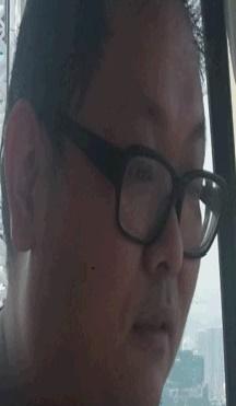 Jim Hiu-yee, aged 37, is about 1.75 metres tall, 113 kilograms in weight and of fat build. He has a round face with yellow complexion and short black hair. He was last seen wearing a pair of glasses with black rim, a black short-sleeved shirt, black trousers, red sports shoes and carrying a black bag.