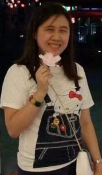 Ngan Shui-kwan, aged 29, is about 1.6 metres tall, 59 kilograms in weight and of fat build. She has a round face with yellow complexion and long black hair. She was last seen wearing a black long-sleeved jacket, a blue short-sleeved shirt, black trousers and black sports shoes.