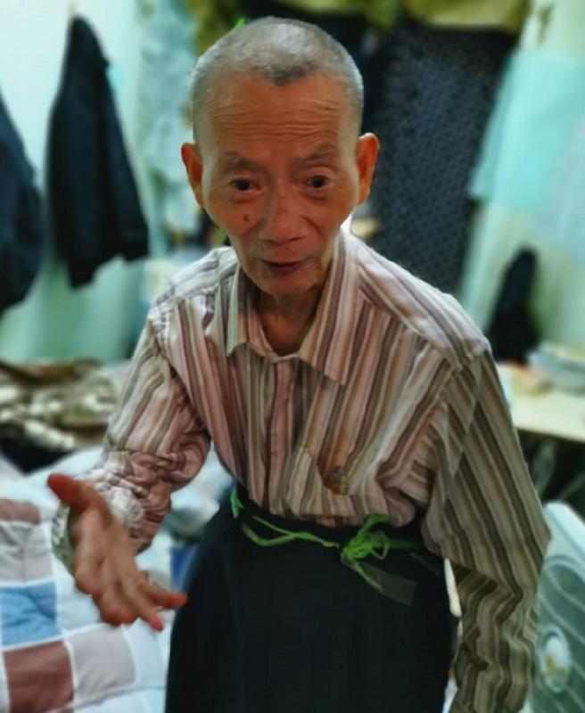 Lee Kam-chuen, aged 78, is about 1.65 metres tall, 45 kilograms in weight and of thin build. He has a pointed face with yellow complexion and short black hair. He was last seen wearing a grey long-sleeved jacket, grey trousers, blue slippers and carrying a black bag.