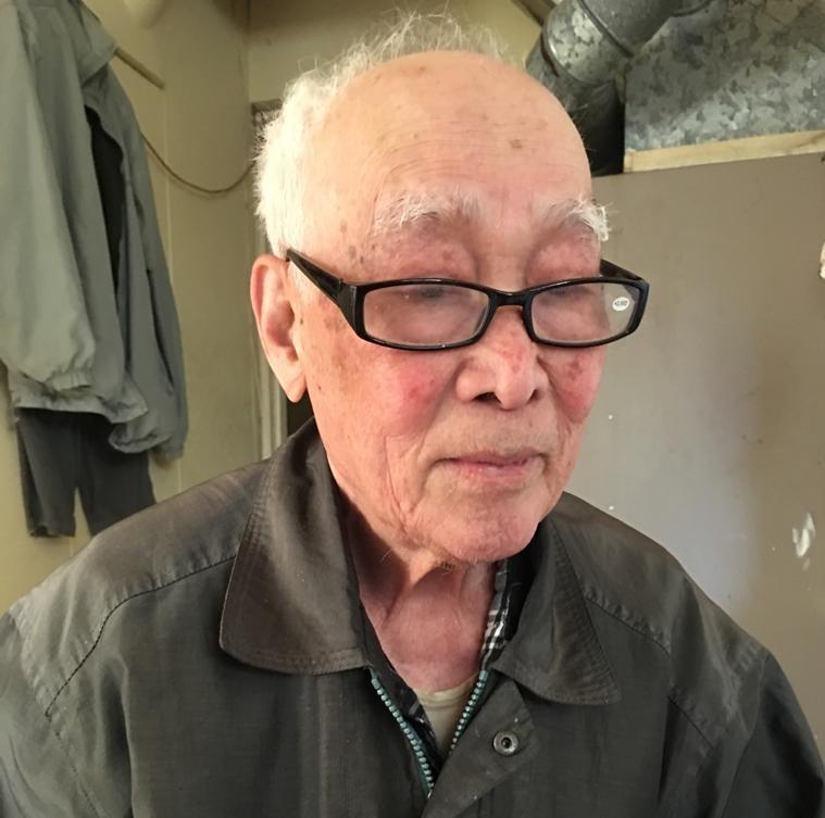 Wong Kin-yu, aged 84, is about 1.58 metres tall, 45 kilograms in weight and of thin build. He has a long face with yellow complexion and short white hair. He has a scar on the left side of his forehead. He was last seen wearing a grey checkered shirt, green trousers, black sneakers, a black cap and carrying a black crutch.