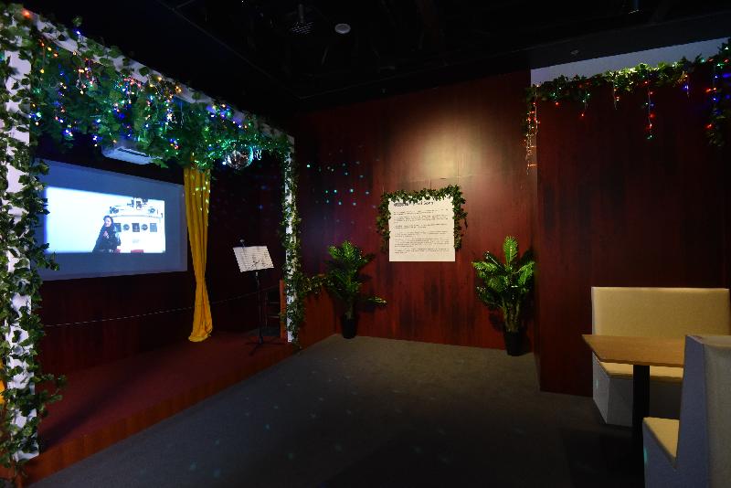 康樂及文化事務署香港電影資料館（資料館）今日（六月十二日）至八月三十日在資料館展覽廳舉辦「創意搖籃──德寶的童話」展覽。展區「德寶歌廳」啟發自譚家明執導的《最後勝利》（1987）場景，展區播放多段摘自德寶電影的配樂，藉此喚起觀眾對德寶電影歌曲的懷緬。