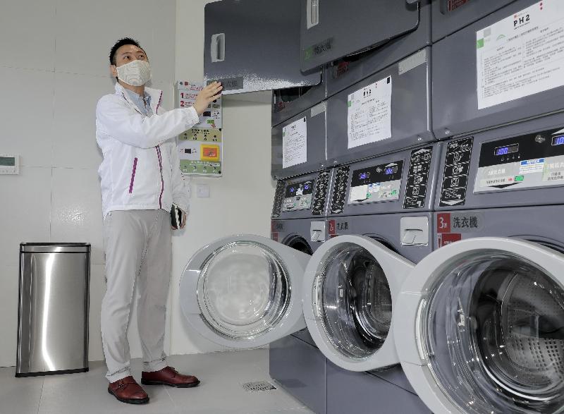 The Secretary for Home Affairs, Mr Caspar Tsui, visited the Tai Po youth hostel PH2 operated by the Hong Kong Federation of Youth Groups  today (June 22) to learn more about the facilities and daily operation of the hostel. Photo shows Mr Tsui visiting the laundry room of the PH2.