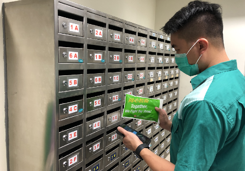 Hongkong Post will begin to deliver masks to about 2.88 million residential addresses in Hong Kong from next Tuesday (June 30) onwards. The postman will directly insert a pack of ten masks (measuring 230 millimetres by 135 millimetres) into an adequately-sized residential letter box. If the pack cannot be inserted into the letter box, the postman will attempt door delivery.
