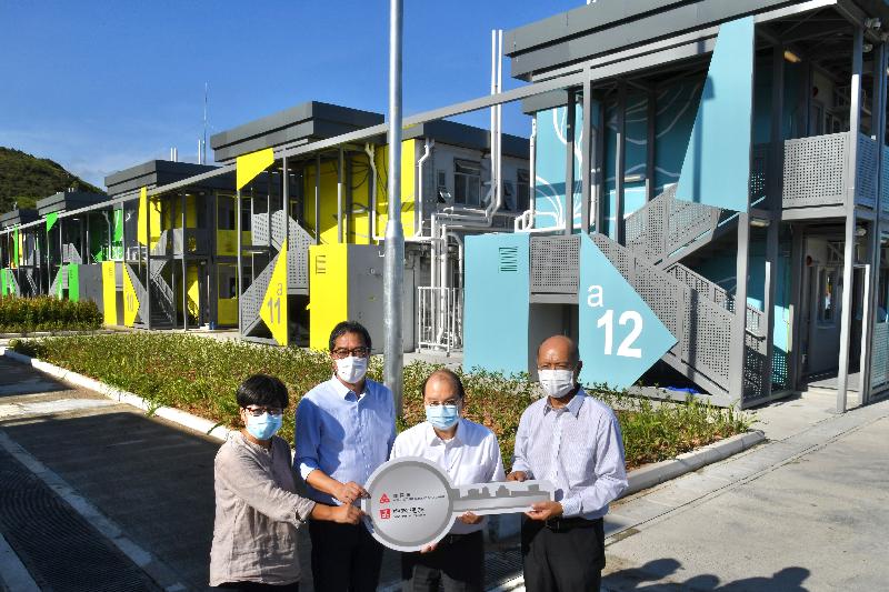 The Chief Secretary for Administration, Mr Matthew Cheung Kin-chung, today (July 13) visited Penny's Bay to inspect the construction progress of new quarantine facilities. Photo shows Mr Cheung (second right), accompanied by the Secretary for Development, Mr Michael Wong (second left), and the Director of Architectural Services, Mrs Sylvia Lam (first left), receiving the completed quarantine units from a representative of the contractor at a ceremony.