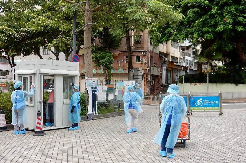 康樂及文化事務署安排在蒲崗村道公園進行全面清潔及消毒工作。
