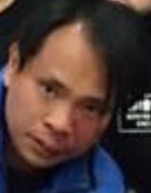 Yeung Wah-kwong, aged 38, is about 1.7 metres tall, 59 kilograms in weight and of medium build. He has a round face with yellow complexion, short black hair, beard and a birthmark on the left side of his face. He was last seen wearing a grey short-sleeved T-shirt, multi-coloured shorts, black slippers and carrying a black waist bag.