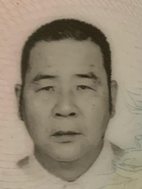 Chen Chaorong, aged 55, is about 1.7 metres tall, 66 kilograms in weight and of medium build. He has a long face with yellow complexion and short black hair. He was last seen wearing a dark short-sleeved shirt, grey trousers and carrying a black rucksack.