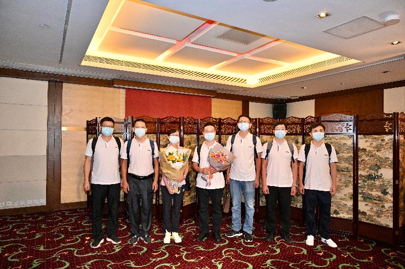 The Secretary for Food and Health, Professor Sophia Chan, and the Secretary for Constitutional and Mainland Affairs, Mr Erick Tsang Kwok-wai, today (August 2) represented the HKSAR Government to welcome the seven members of the Mainland nucleic acid test support team. Photo shows the seven members of the Mainland nucleic acid test support team. 