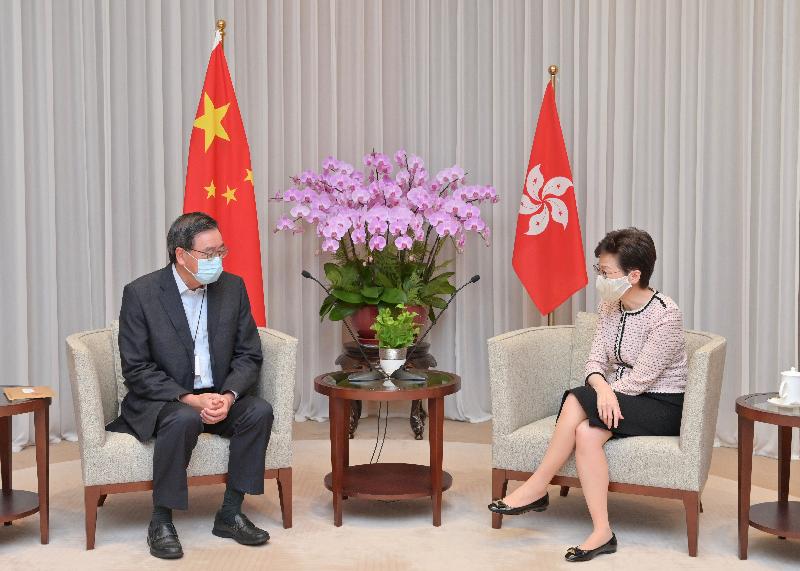 The Chief Executive, Mrs Carrie Lam (right), today (August 11) met with the President of the Legislative Council, Mr Andrew Leung (left).