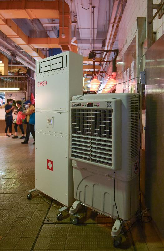 The Food and Environmental Hygiene Department (FEHD) said today (August 22) that the FEHD has adopted multiple measures to enhance anti-epidemic work in its markets, including stepping up cleaning and disinfection, and has enhanced the anti-rodent work so as to maintain environmental hygiene and cleanliness of markets. Photo shows a moveable air purifier at Pei Ho Street Market to improve the air ventilation in the market. 