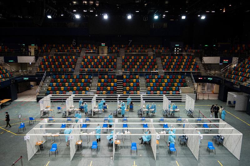 The Universal Community Testing Programme commenced today (September 1). There are 141 Community Testing Centres set up in all districts across the territory to provide a one-off free testing service for the public. Photo shows a Community Testing Centre at Queen Elizabeth Stadium.