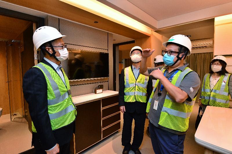 The Financial Secretary, Mr Paul Chan, today (September 4) visited the community testing centre at the Hong Kong Science Park to inspect the operation of the centre and toured the InnoCell, which is currently under construction at the Park. Photo shows Mr Chan (first left), accompanied by the Secretary for Innovation and Technology, Mr Alfred Sit (second left), and the Commissioner for Innovation and Technology, Ms Rebecca Pun (first right), being briefed by a staff member on the Modular Integrated Construction method that was used for the InnoCell.