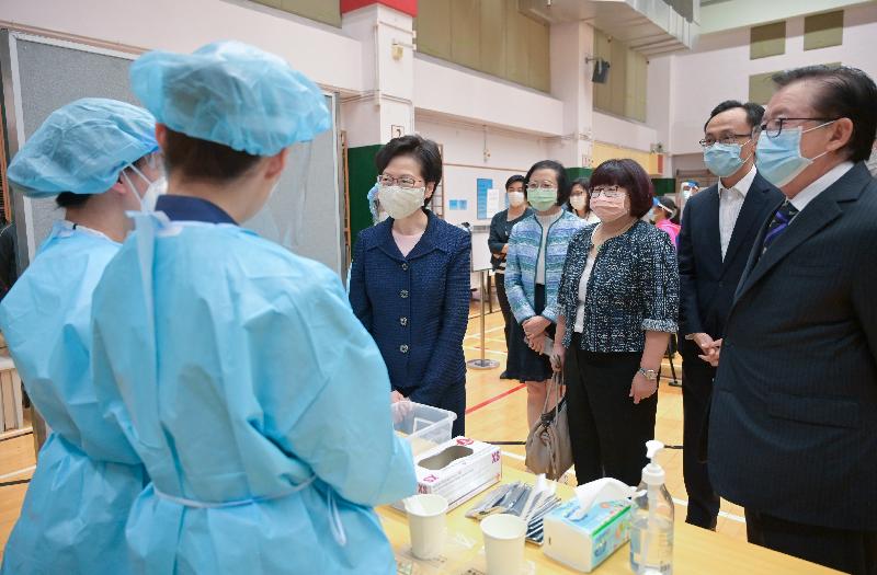 The Chief Executive, Mrs Carrie Lam (third left), visited the community testing centres at Wong Nai Chung Sports Centre in Happy Valley and Queen Elizabeth Stadium in Wan Chai this evening (September 4) to learn about the operation of the Universal Community Testing Programme since its commencement on September 1 and to give encouragement to the healthcare workers and staff members. Photo shows Mrs Lam chatting with healthcare workers of the community testing centre at Wong Nai Chung Sports Centre. Looking on are the Secretary for the Civil Service, Mr Patrick Nip (second right); the Secretary for Food and Health, Professor Sophia Chan (fourth right) and the Medical Superintendent of Hong Kong Sanatorium and Hospital, Dr Walton Li (first right).