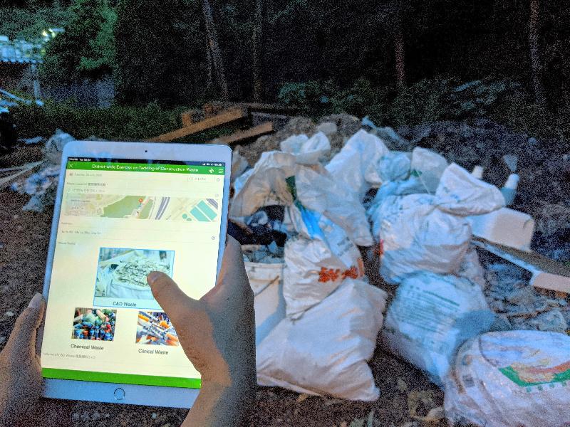 The Environmental Protection Department (EPD) has been awarded the "Special Achievement in Geographical Information System (SAG) Award 2020" by the Environmental Systems Research Institute for its outstanding performance in applying Geographical Information System (GIS) technology. Photo shows the "Flytipping Spotter App" developed by the EPD using GIS technology.