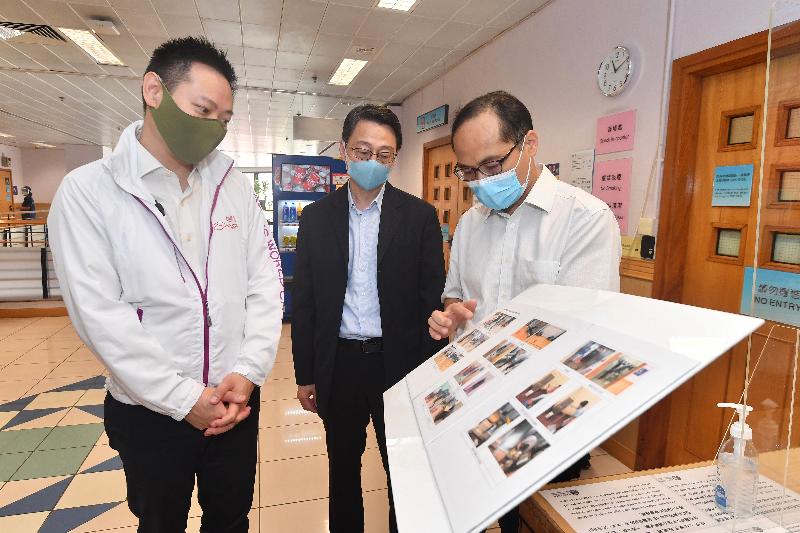 The Secretary for Home Affairs, Mr Caspar Tsui, accompanied by the Director of Leisure and Cultural Services, Mr Vincent Liu, visited Wong Nai Chung Sports Centre today (September 16) to inspect the preparation work carried out by the Leisure and Cultural Services Department for its reopening. Photo shows Mr Tsui (left) and Mr Liu (centre) being briefed by a staff member about the arrangement of reinstating the venue and disinfection work.