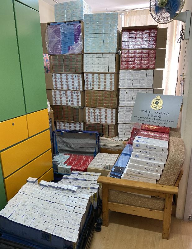 Hong Kong Customs today (September 18) seized about 270 000 suspected illicit cigarettes with an estimated market value of about $740,000 and a duty potential of about $510,000 in Wong Tai Sin. Photo shows the suspected illicit cigarettes seized.