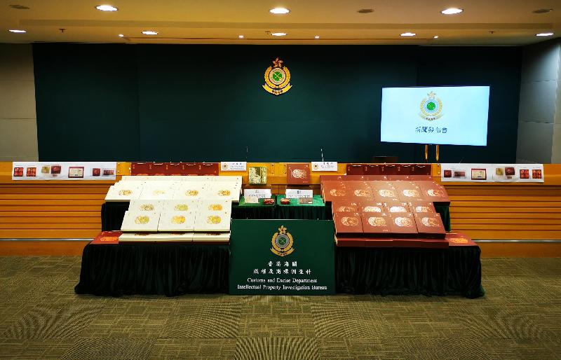 Hong Kong Customs conducted an operation on September 18 and smashed a counterfeit mooncake syndicate in Yuen Long. About 340 boxes of suspected counterfeit mooncakes and about 200 mooncake redemption vouchers with suspected false trade descriptions were seized, with an estimated market value of about $90,000 in total. Photo shows some of the suspected counterfeit mooncakes seized in white and brown packaged boxes.