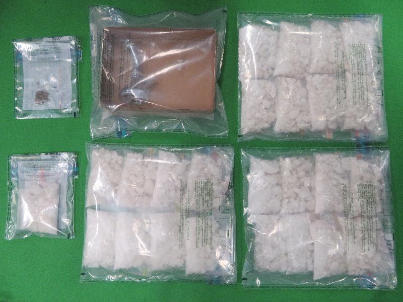 Hong Kong Customs yesterday (September 24) seized about 6.2 kilograms of suspected emerging ketamine (fluorodeschloroketamine), about 2 grams of suspected cannabis and a set of drug-inhaling apparatus with an estimated value of about $2.87 million in Kowloon East. Photo shows the suspected dangerous drugs and apparatus seized.
