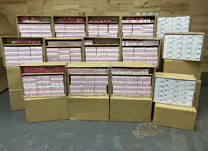 Hong Kong Customs seized a batch of suspected illegally imported medicines at Lok Ma Chau Control Point on September 22, including about 1.92 million laxative tablets and about 63 kilograms of stomachic powder, with an estimated market value of about $680,000. Photo shows the suspected illegally imported medicines seized.