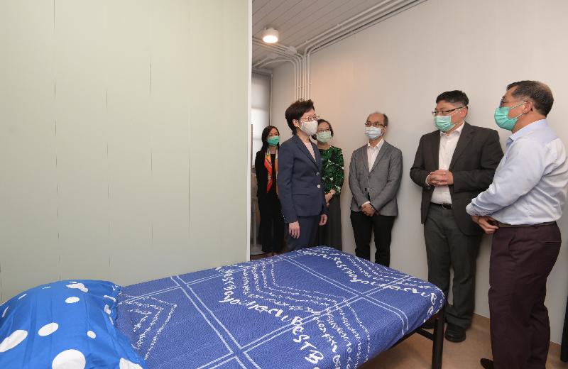 The Chief Executive, Mrs Carrie Lam (second left), visited the newly completed Penny's Bay Quarantine Centre Phase 2 on Lantau Island this afternoon (September 29). Photo shows Mrs Lam touring a unit of the quarantine centre. Looking on are the Secretary for Food and Health, Professor Sophia Chan (third left), and the Permanent Secretary for Development (Works), Mr Lam Sai-hung (second right).