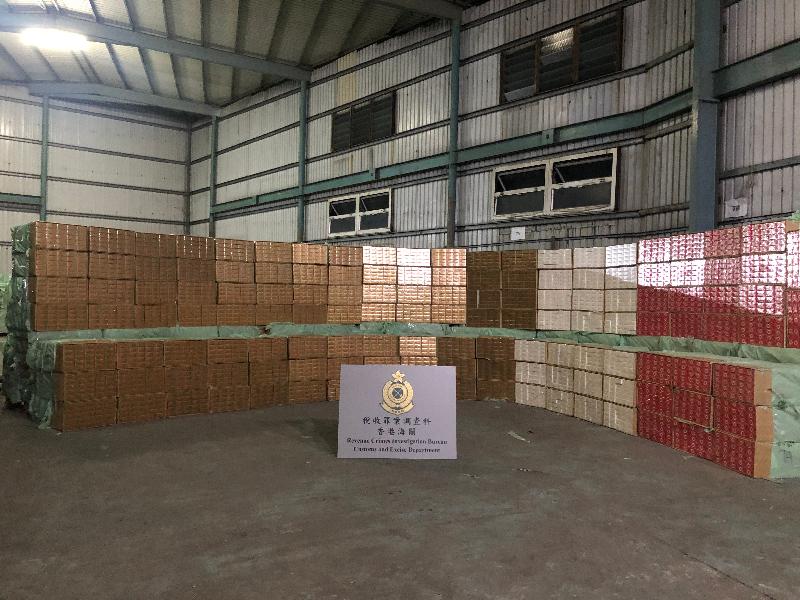 Hong Kong Customs yesterday (Oct 10) seized about six million suspected illicit cigarettes with an estimated market value of about $16.6 million and a duty potential of about $11.5 million in Sheung Shui and Ta Kwu Ling.  Photo shows the suspected illicit cigarettes seized.
