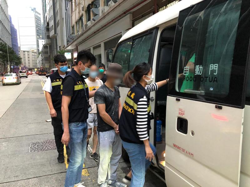 The Immigration Department mounted a territory-wide anti-illegal worker operation yesterday (October 14). Photo shows suspected illegal workers arrested during the operation.
