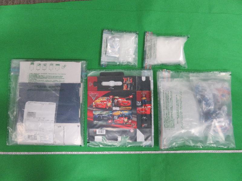 Hong Kong Customs seized about 500 grams of suspected cocaine with an estimated market value of about $0.83 million at the Hong Kong International Airport (HKIA) on October 8 and two persons were arrested yesterday (October 15). Picture shows the puzzle box and suspected cocaine.