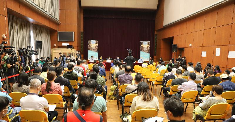 The Task Force for the Study on Tenancy Control of Subdivided Units hosted a public forum at Mong Kok Community Hall this afternoon (November 1). Members of the public participated actively in the forum.