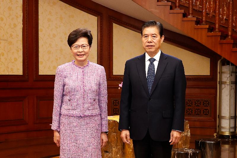 The Chief Executive, Mrs Carrie Lam (left), meets with the Minister of Commerce, Mr Zhong Shan (right), in Beijing today (November 4).