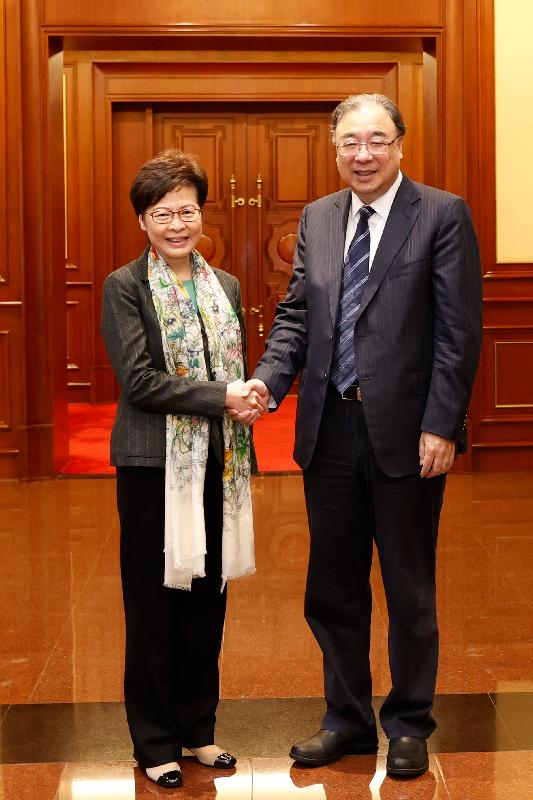 The Chief Executive, Mrs Carrie Lam (left), meets with the Minister of the National Health Commission, Mr Ma Xiaowei (right), in Beijing today (November 5).